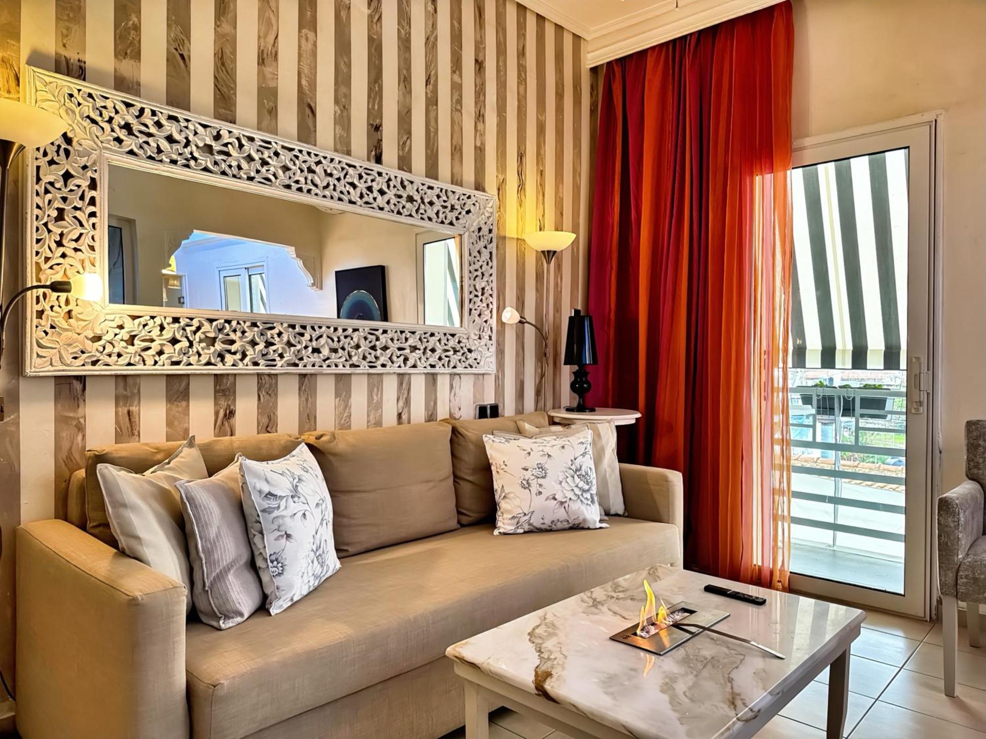 Panorama Suites & Spa - Adults Only Stómion Rum bild