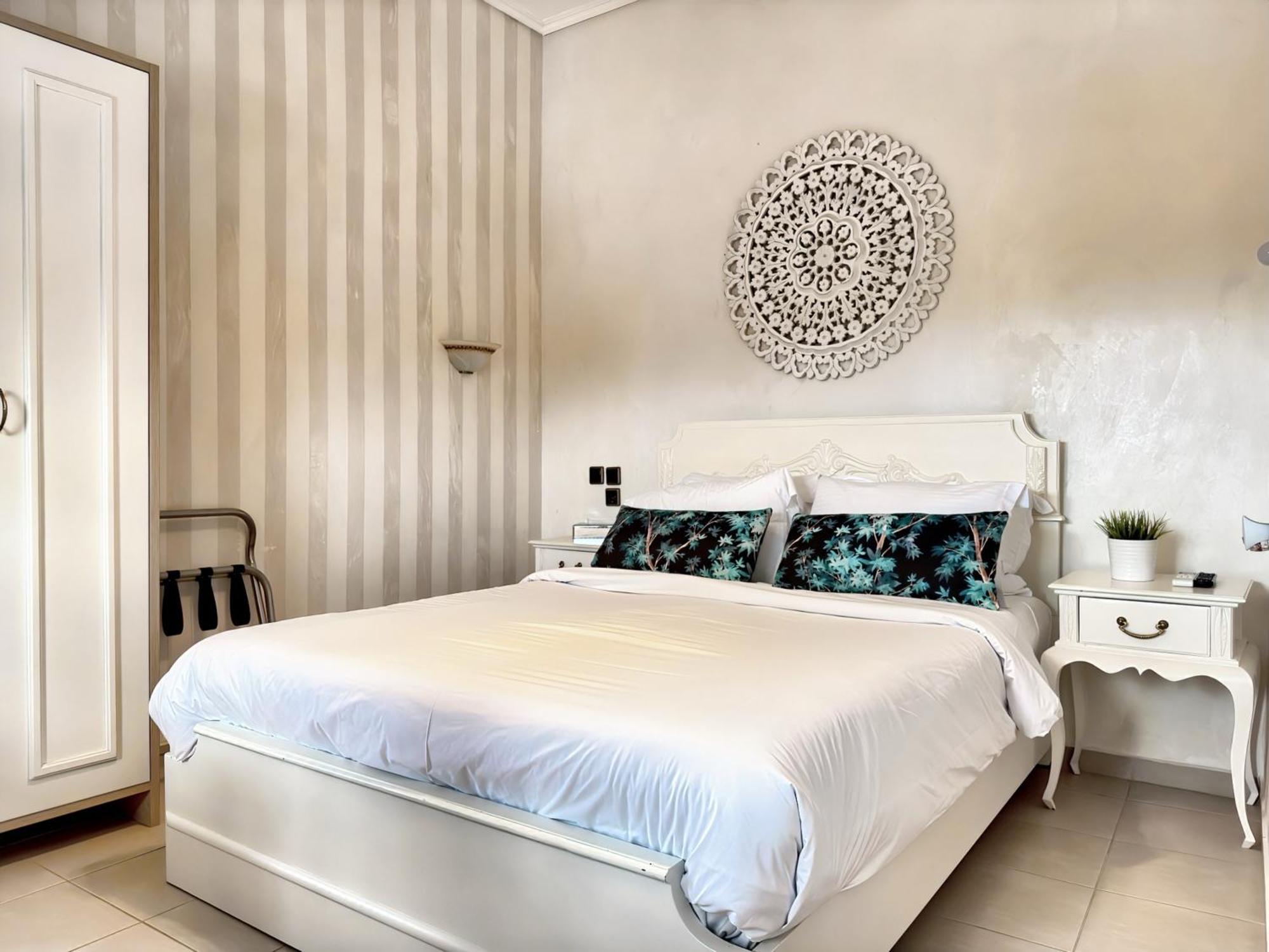 Panorama Suites & Spa - Adults Only Stómion Rum bild